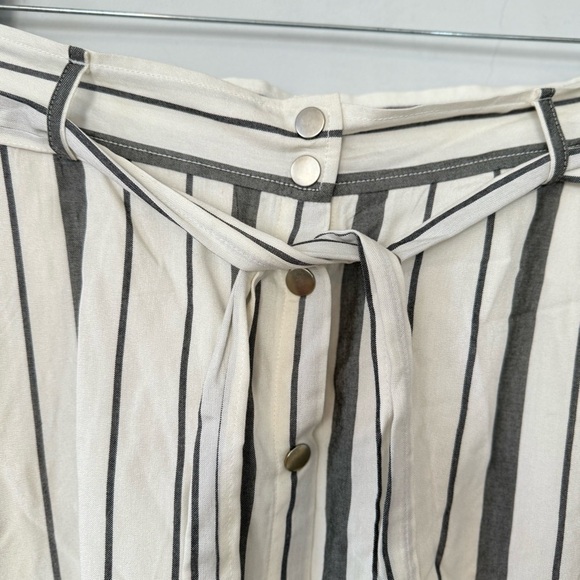 LOFT Gray and White Striped A-Line Skirt, Tie Belt, Size 8 - Picture 3 of 7